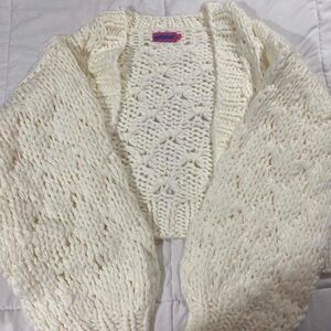 Chunky white knit cardigan from edikted